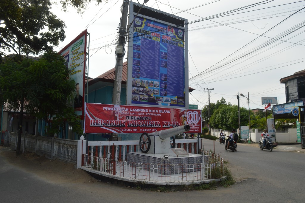 Meriam Kuta Blang adalah sebuah meriam kuno yang terletak di Simpang Pustu Gampong Kuta Blang